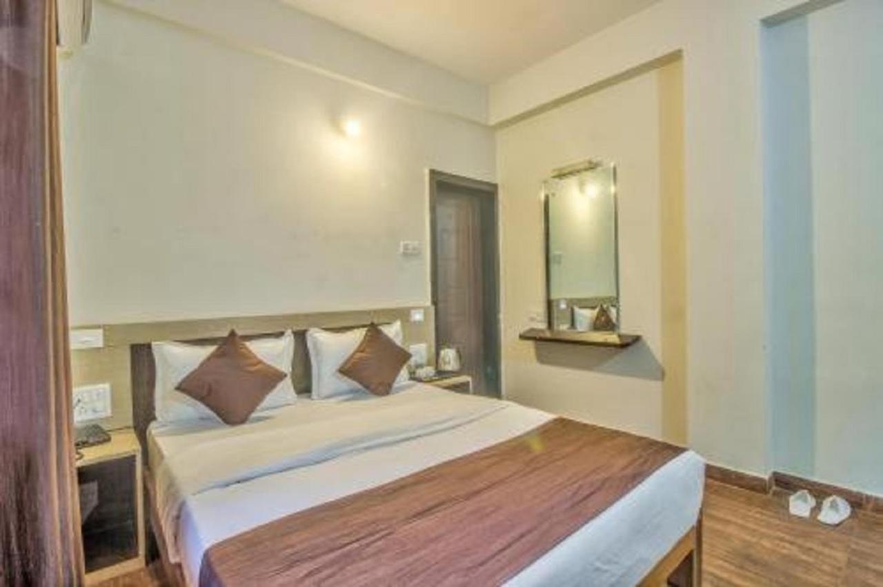 Baga Beach Paradise Hotel Exterior photo